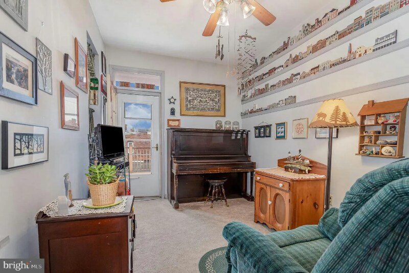 Building Photo - 340 E Locust St