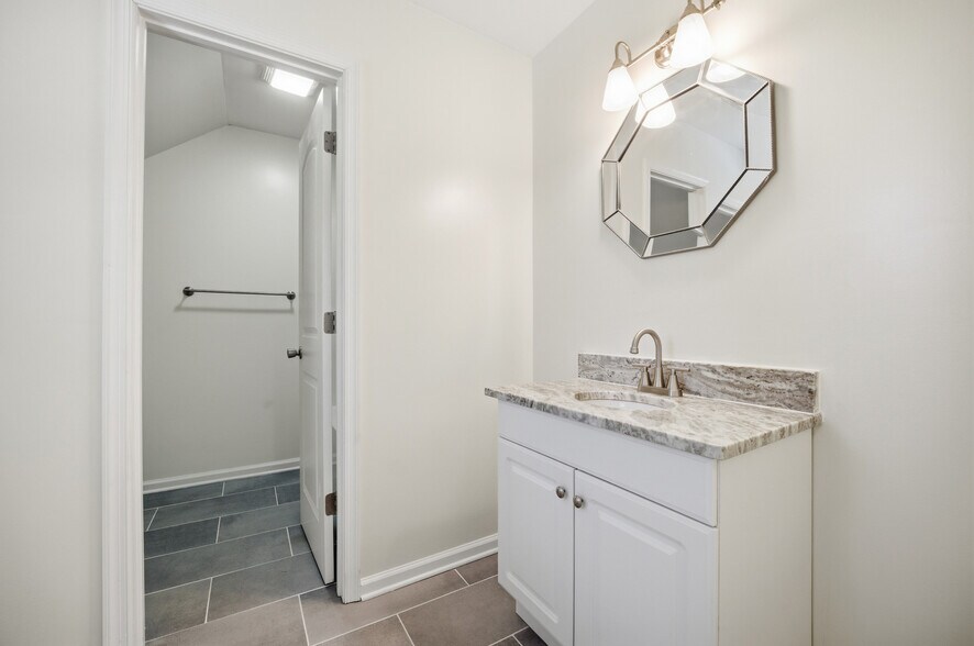 Building Photo - 16 Bagley St