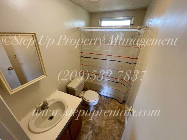 Building Photo - 2 Bedroom 2 Bath Manufactured Home With Wa...