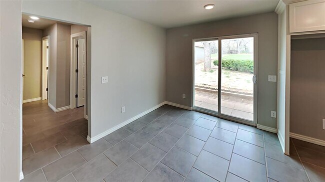 Building Photo - 1409 E Covell Rd