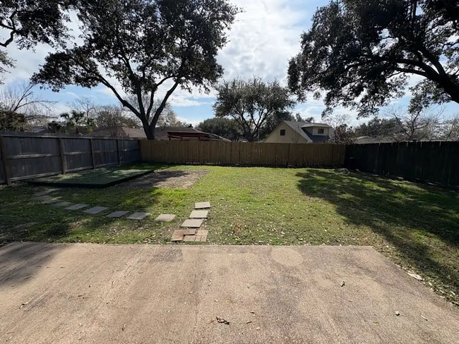 Building Photo - 22508 Red River Dr