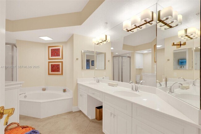 Building Photo - 5051 N Hwy A1A