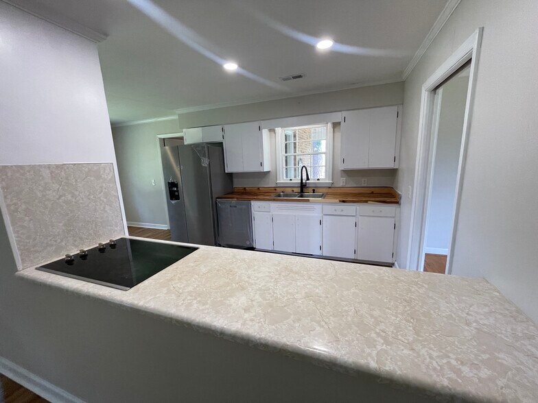 Building Photo - 821 Championship Dr