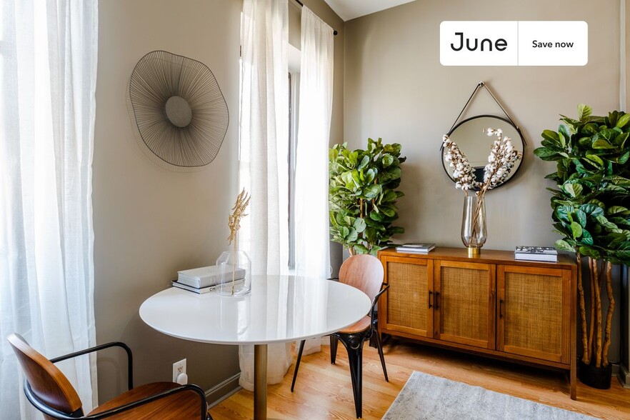 Building Photo - 336 W 46th St