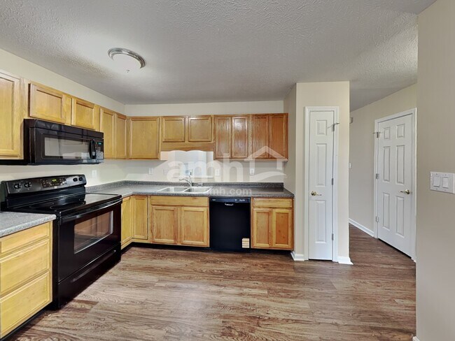 Building Photo - 6652 Decatur Commons