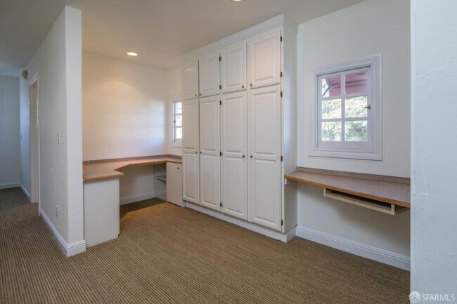 Building Photo - 2627 Hale Dr