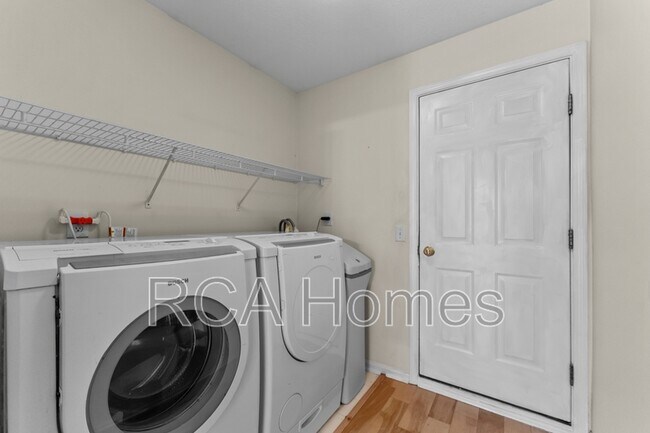 Building Photo - 45 Wisteria Way