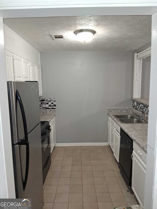 Building Photo - 2798 Country Ct SE