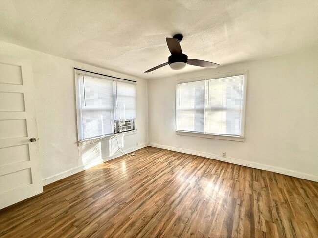 Building Photo - 35 Monroe Ave NE