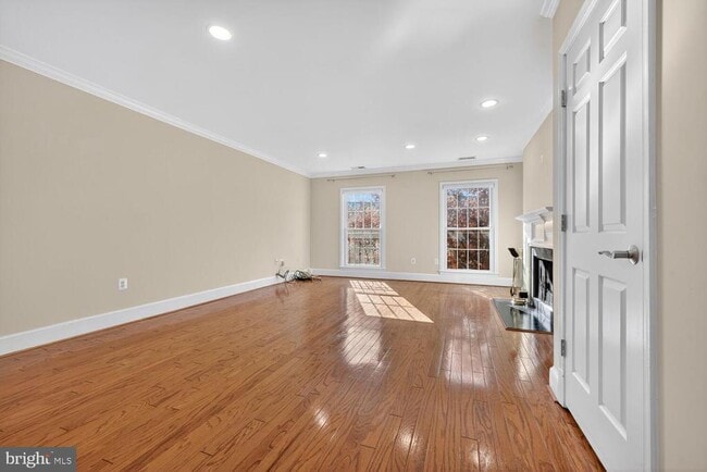 Building Photo - 3291 Sutton Pl NW