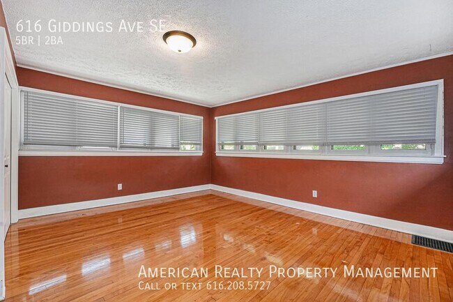 Building Photo - 616 Giddings Ave SE