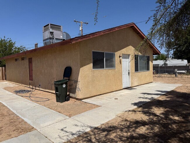 Building Photo - 3711