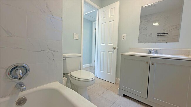 Building Photo - 1311 Hillcrest Dr