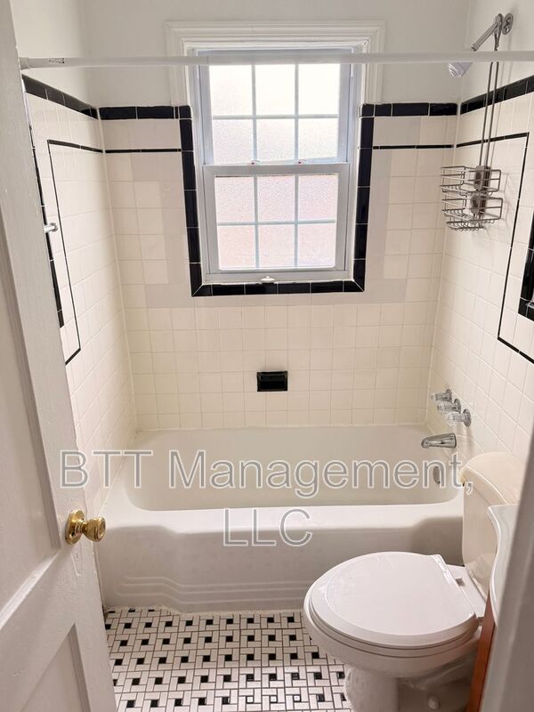 Building Photo - 8401 Greenwood Ave