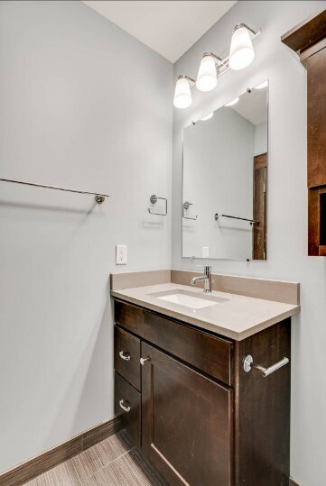 Building Photo - "Charming Studio Retreat with Hardwood Floors in the Heart of Minneapolis!"
