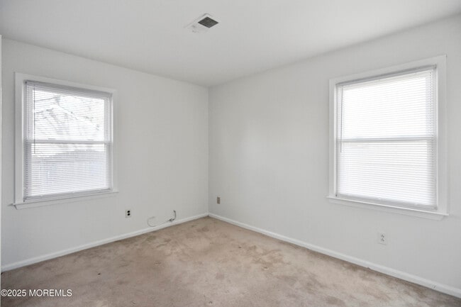 Building Photo - 32 Dakota Ave