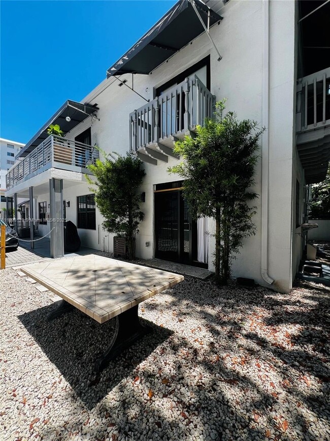 Building Photo - 1470 Lincoln Terrace