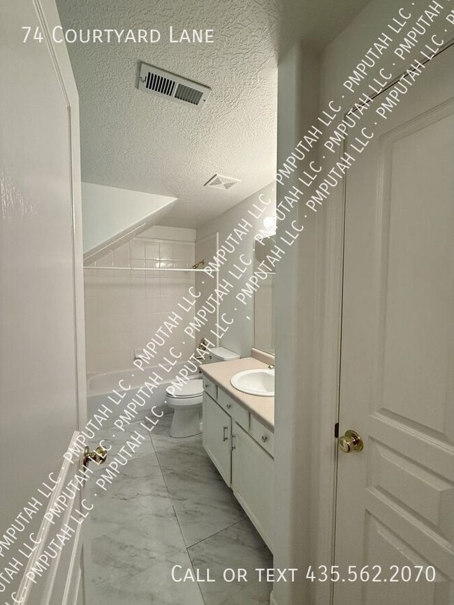 Building Photo - 74 Courtyard Ln E