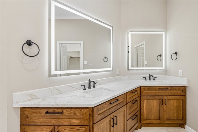 Building Photo - 123 N Concord Forest Cir