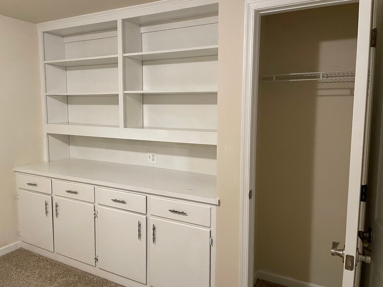 Closet and storage galore - 7288 Beechtree Ct