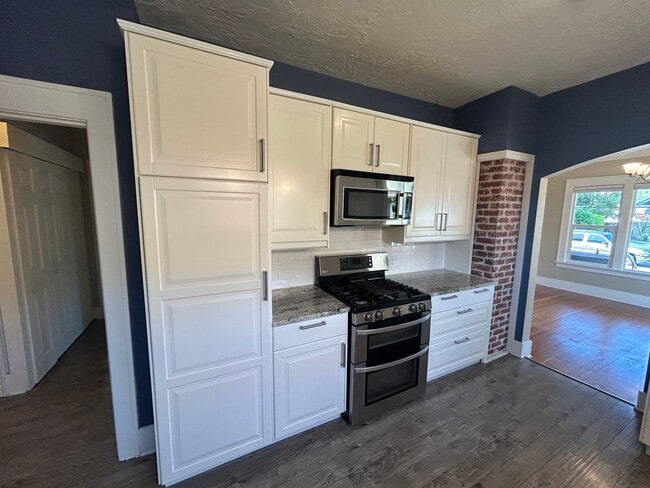 Building Photo - Gorgeous Craft House with Finish Basement ...