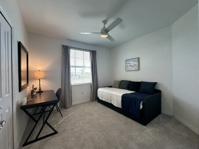 Building Photo - "Spacious 3-Bed with 2 Baths Condo in Prime Venice Location"