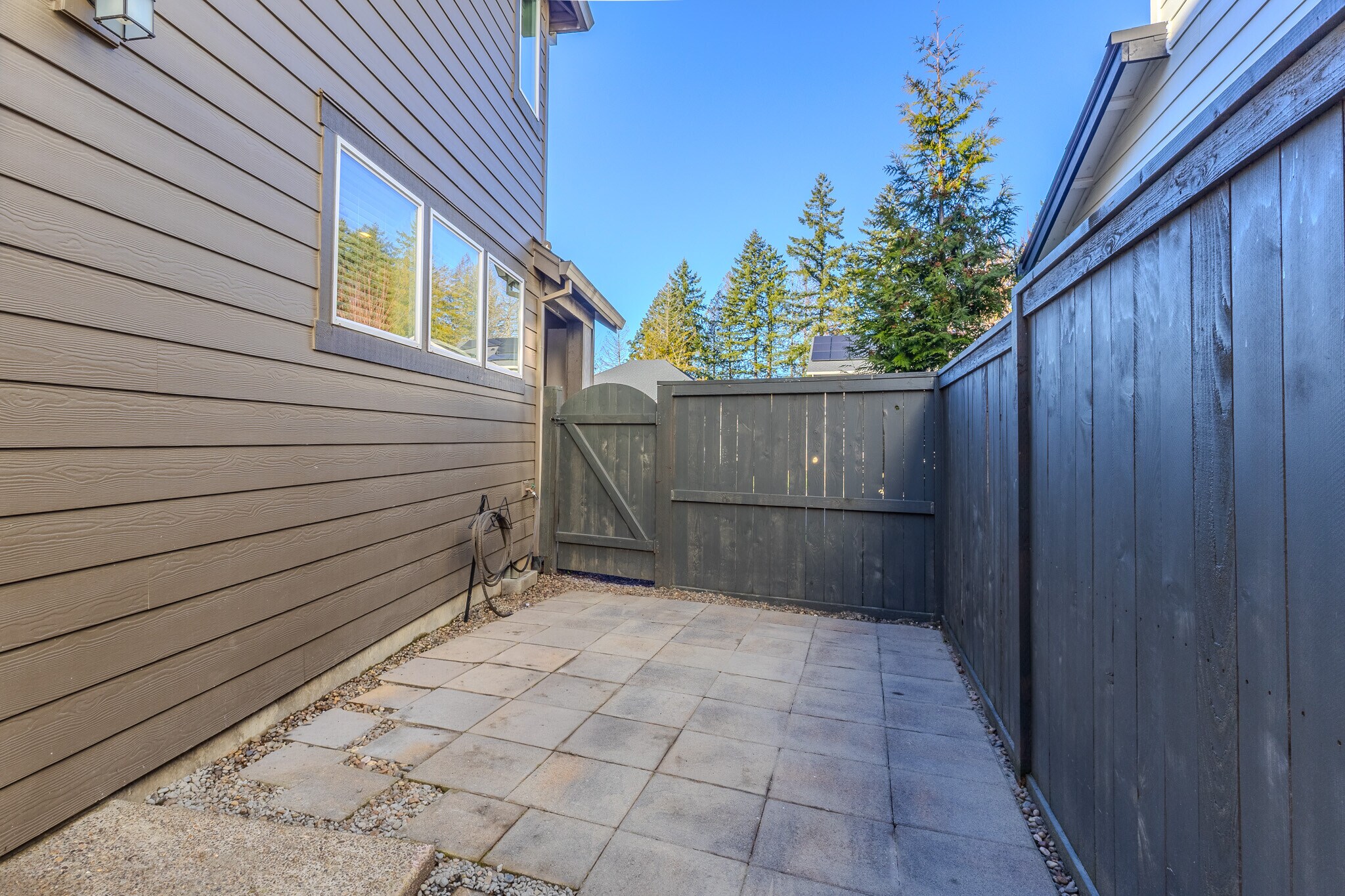 Building Photo - 6280 SE Genrosa St