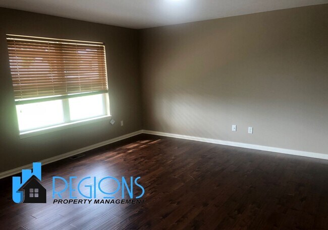 Building Photo - Beautiful 5BR 3.5 bathroom house in North East Normal. Large fenced in back yard.