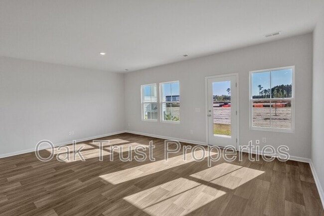 Building Photo - 726 Ridgley Dr