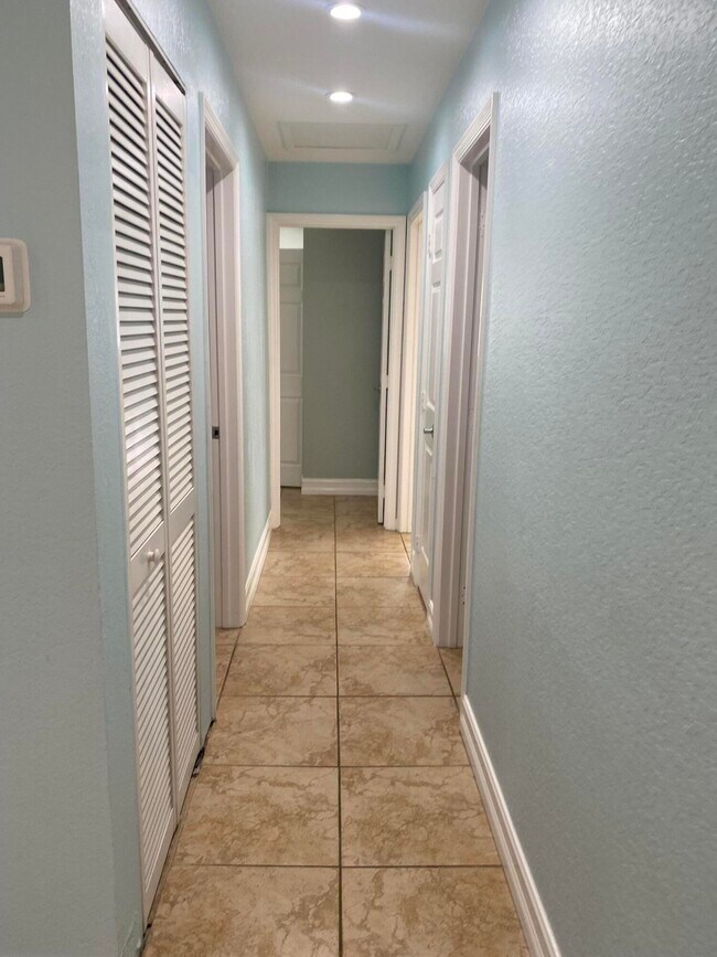 Building Photo - 3436 Housatonic Dr