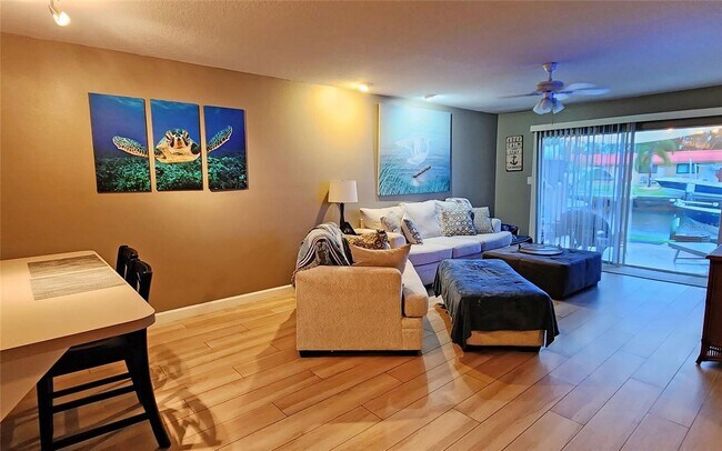Building Photo - Adorable 1/1 condo with dock and amenity community