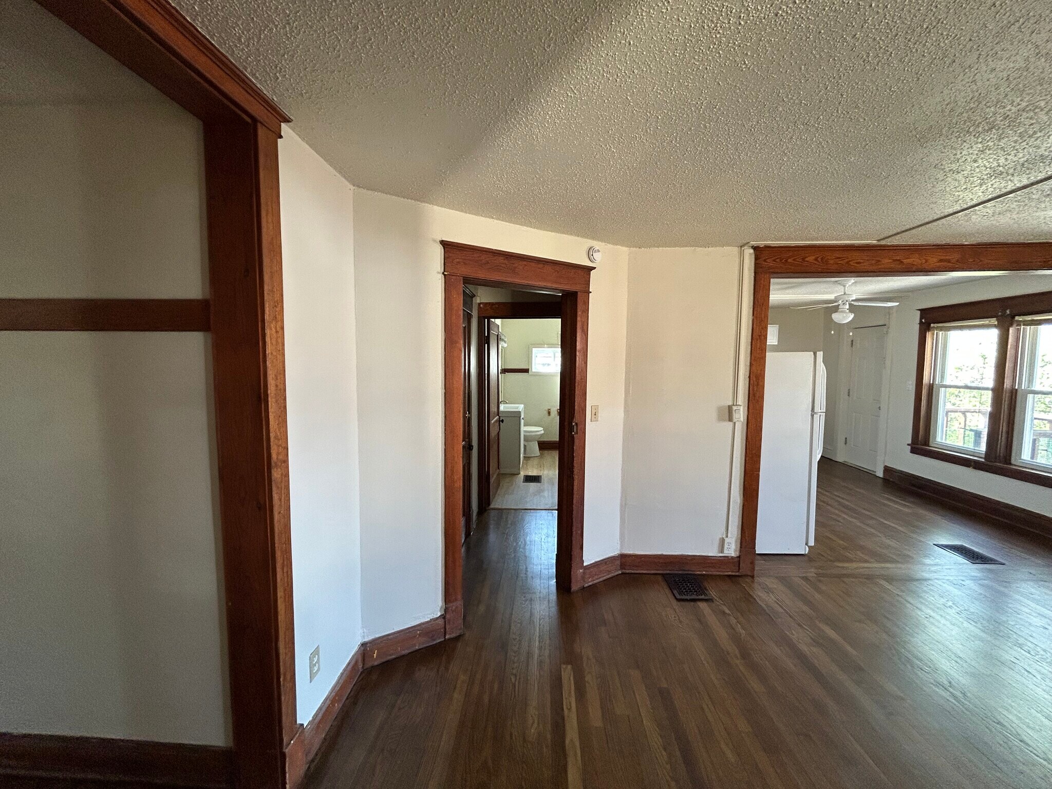 Building Photo - 3330 Gillham Rd