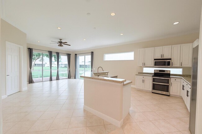 Building Photo - 2394 Kemps Bay