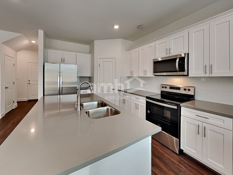 Building Photo - 8913 Carmine Cob Ave