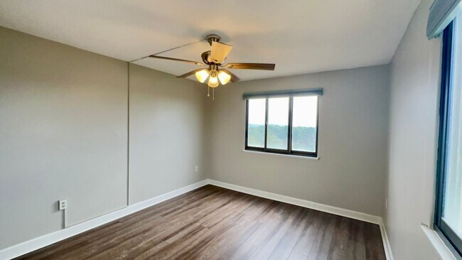 Building Photo - Newly Renovated Condo Located In Highly Desirable Area Of Forest Acres!