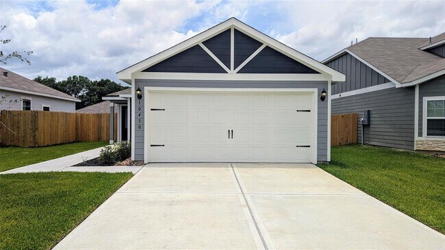 Primary Photo - 10430 Red Cardinal Dr