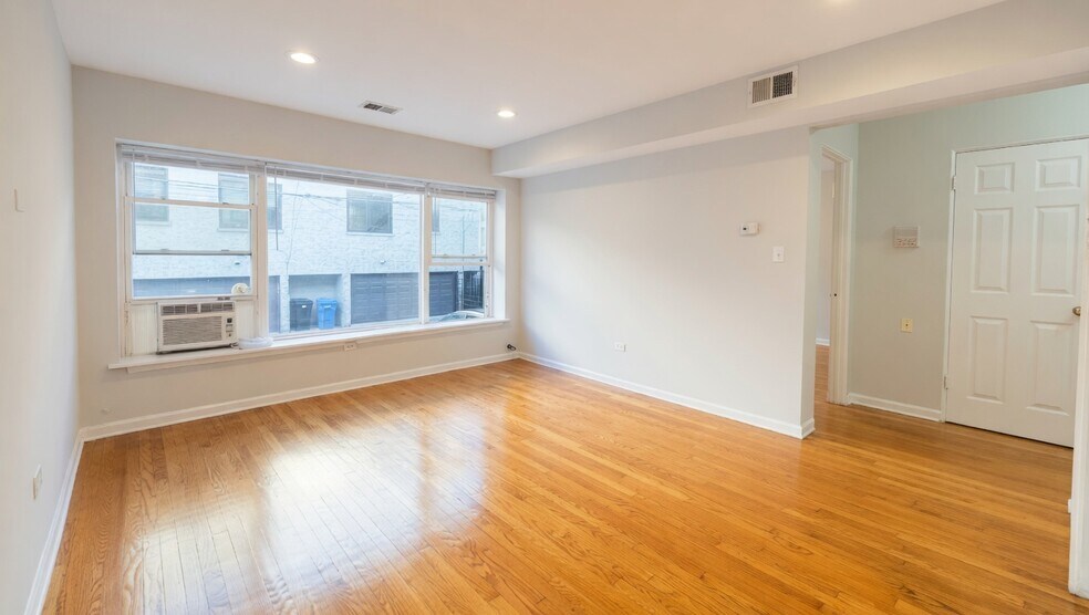 Building Photo - 6535 N Mozart St