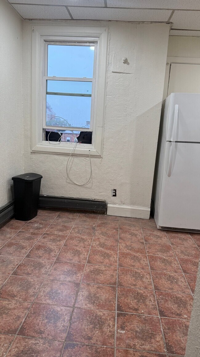 Building Photo - 79 4th St