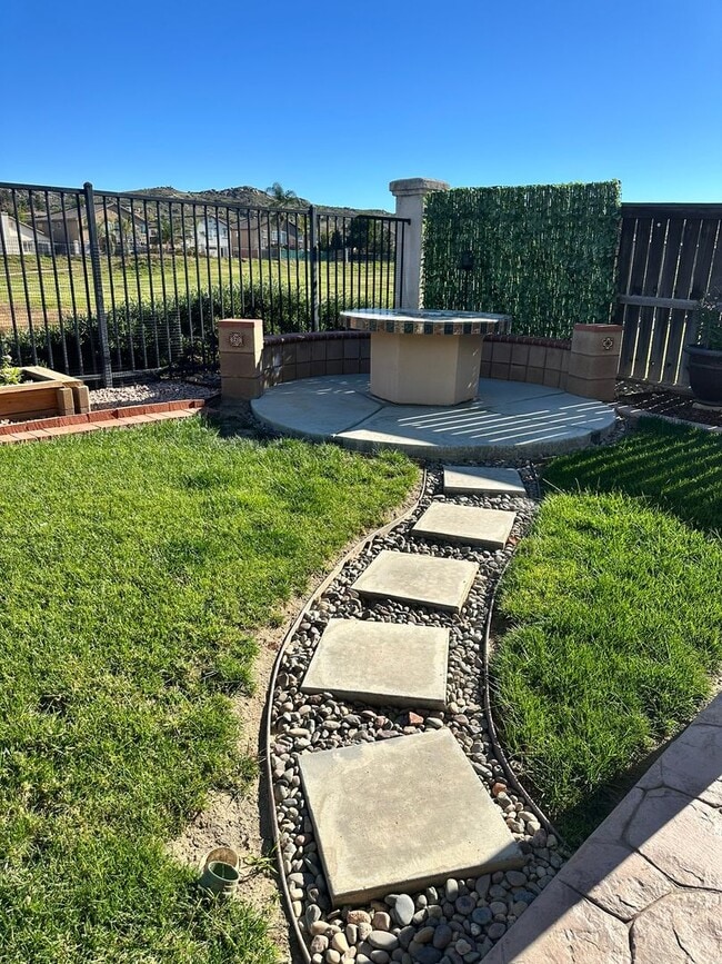 Building Photo - Beautiful 3bd/2ba Single Story with Primary Suite!