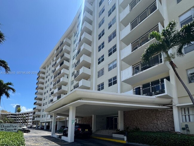 Building Photo - 401 Golden Isles Dr