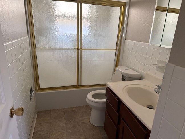 Building Photo - Two Bedroom & 1.5 Baths, Finished Basement!