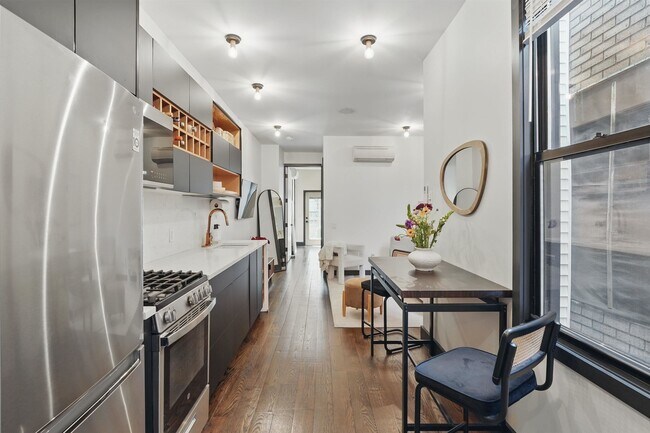 Building Photo - 43 Thorne St