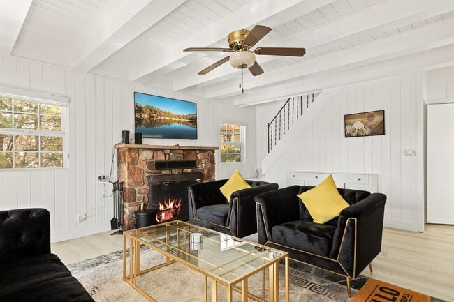 Building Photo - Lake-View 4BR Cabin with Dual Decks in Faw...