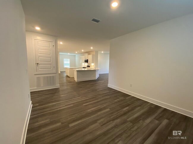 Building Photo - 510 Hardwood Ave