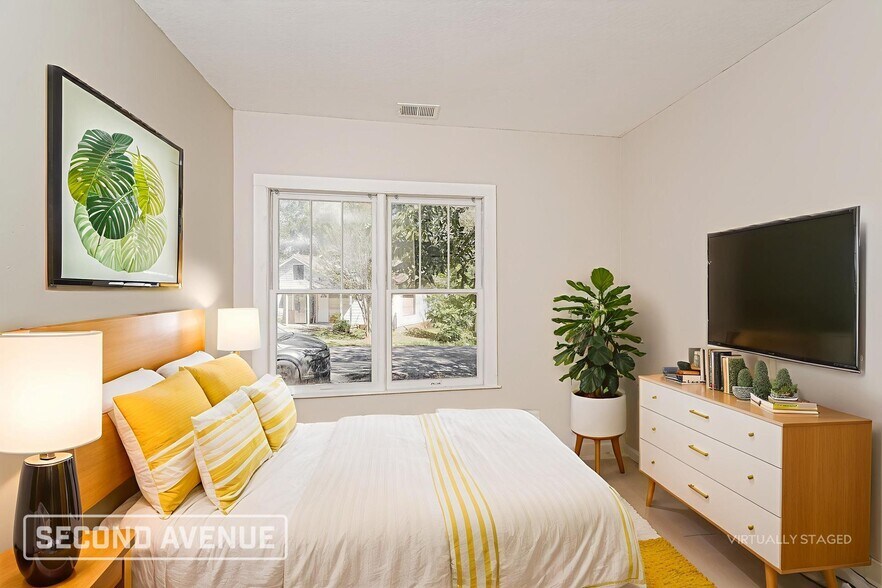 Building Photo - 544 7th St S