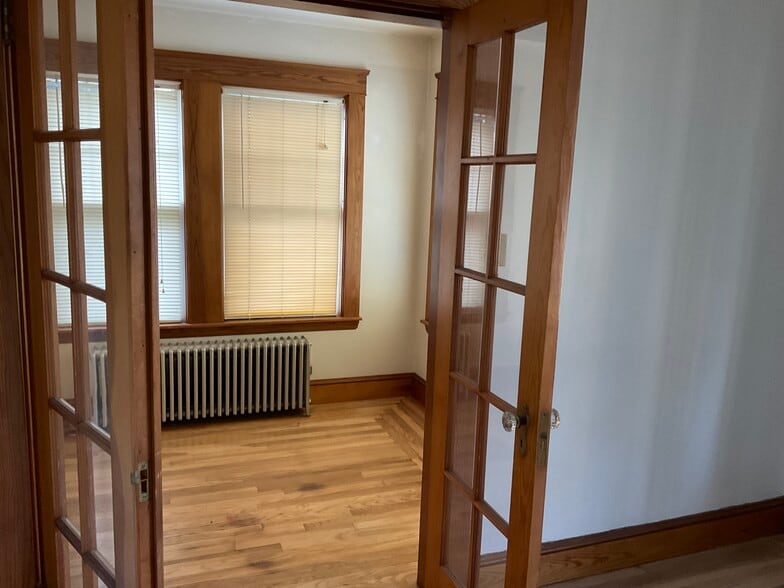 Sun room - 411 NE Main St