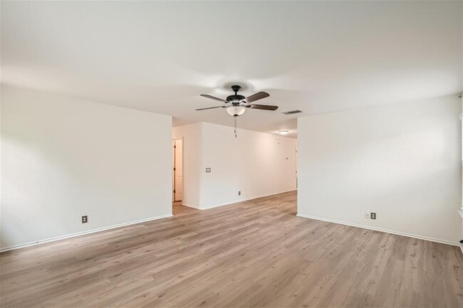 Building Photo - 6937 Sabrina Dr