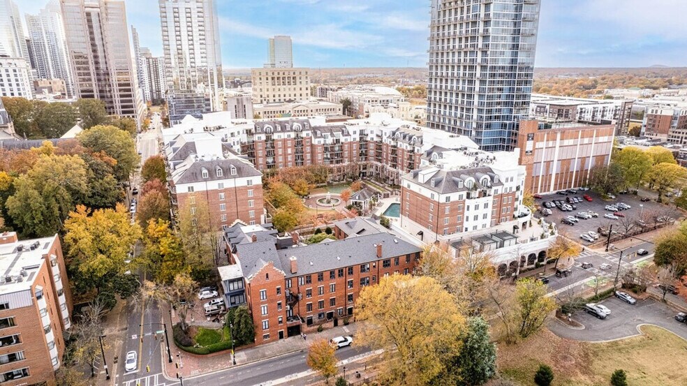 Building Photo - 229 N Poplar St