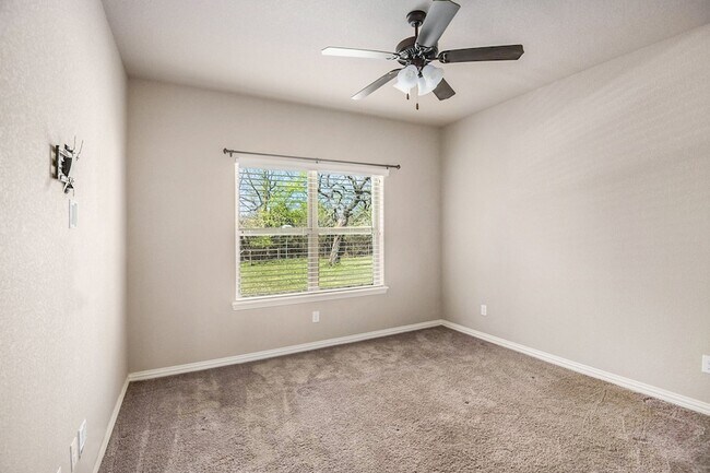 Building Photo - 136 Flying Diamond Dr