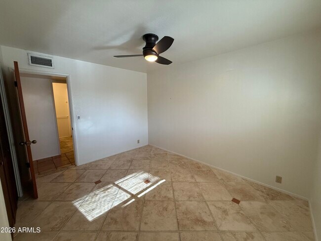 Building Photo - 2114 S La Rosa Dr